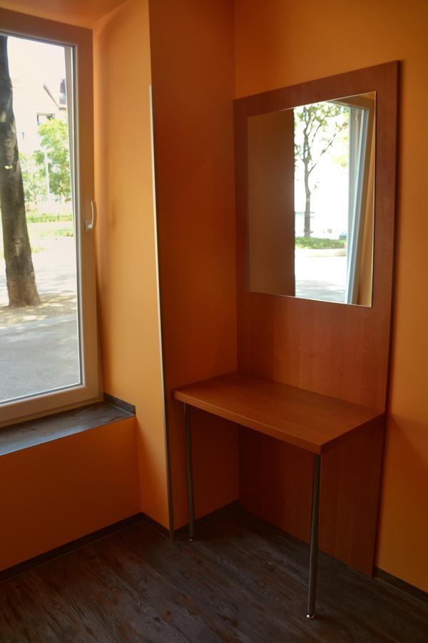 Do Step Inn Central - Self-Service-Hostel Viena Exterior foto